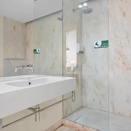Timeout Market 2 Bedrooms Apartment